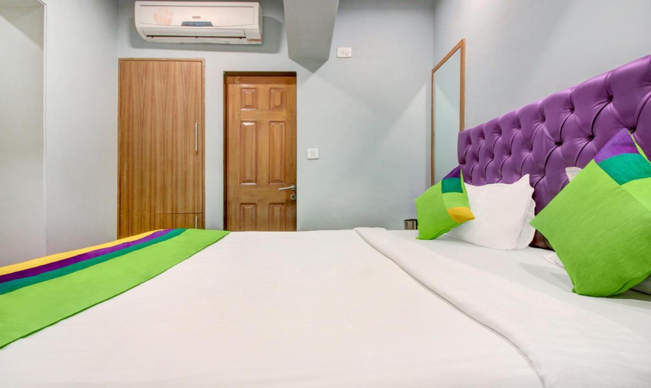Treebo Cruz Royale Santacruz West Hotel Mumbai Exterior foto
