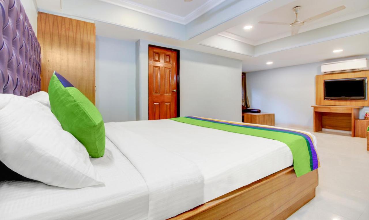 Treebo Cruz Royale Santacruz West Hotel Mumbai Exterior foto